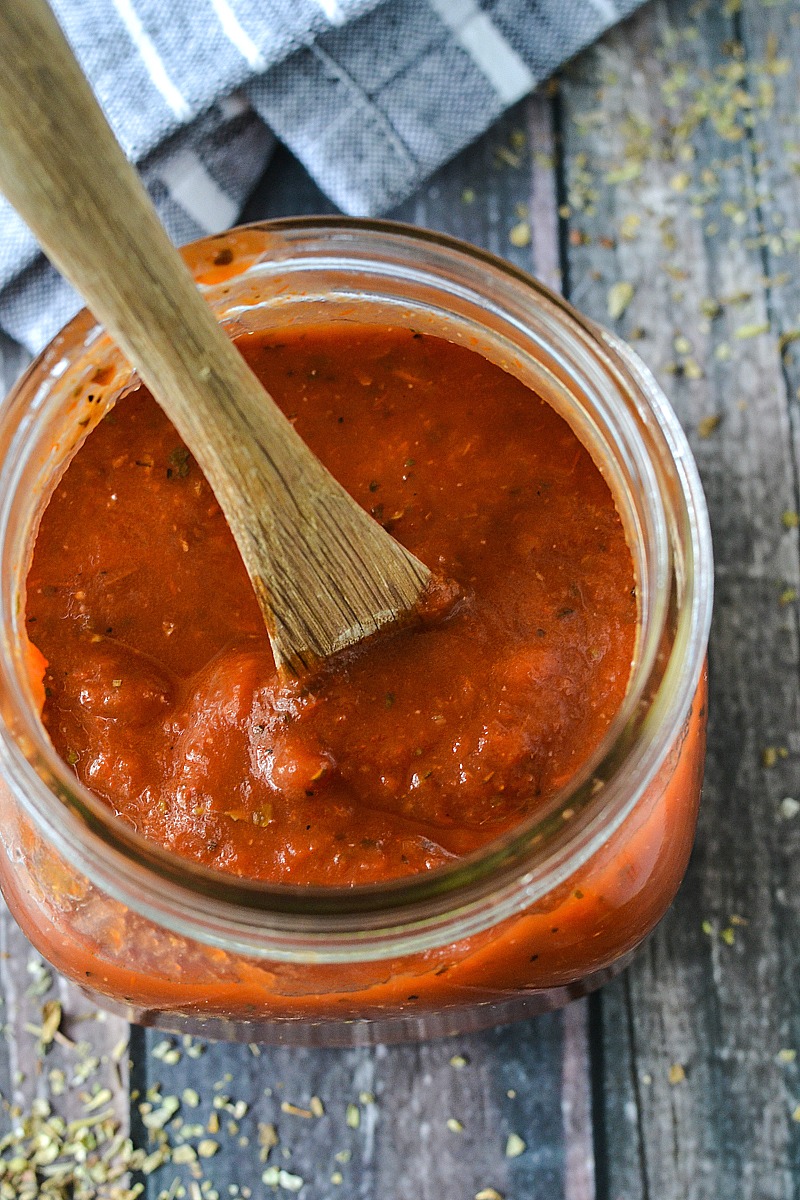 Simple Homemade Pizza Sauce | www.motherthyme.com