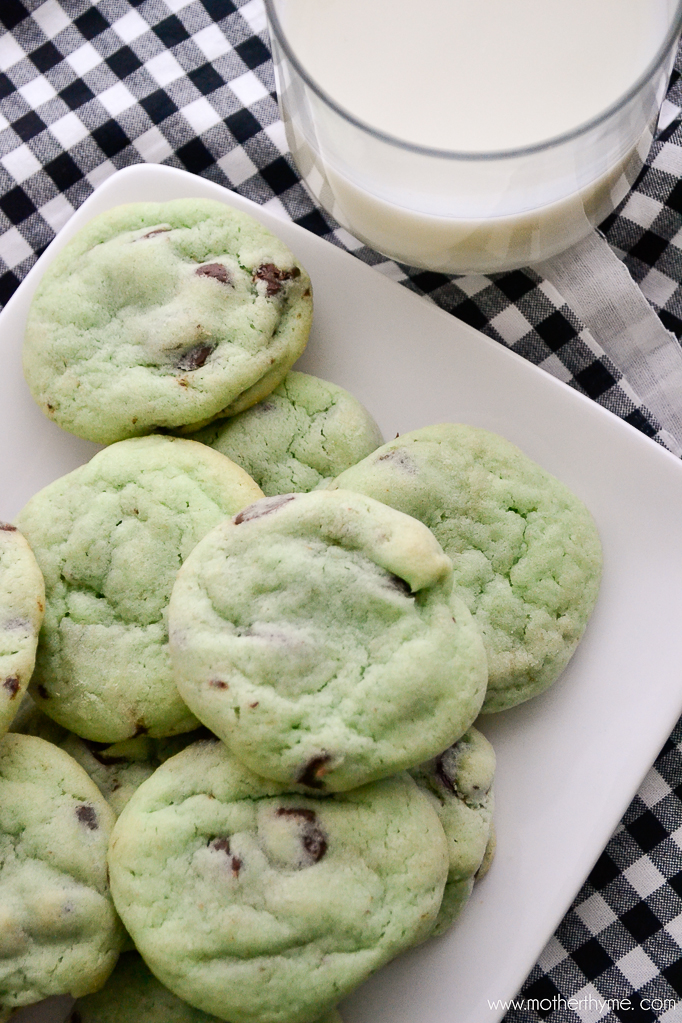 Mint Chocolate Chip Cookies | www.motherthyme.com