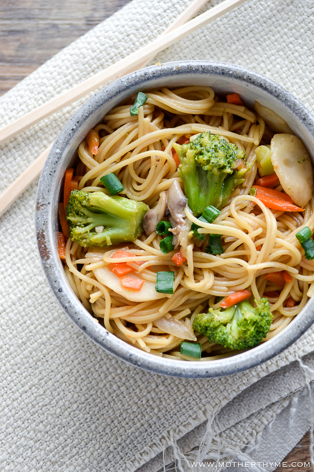 Quick and Easy Vegetable Lo Mein | www.motherthyme.com