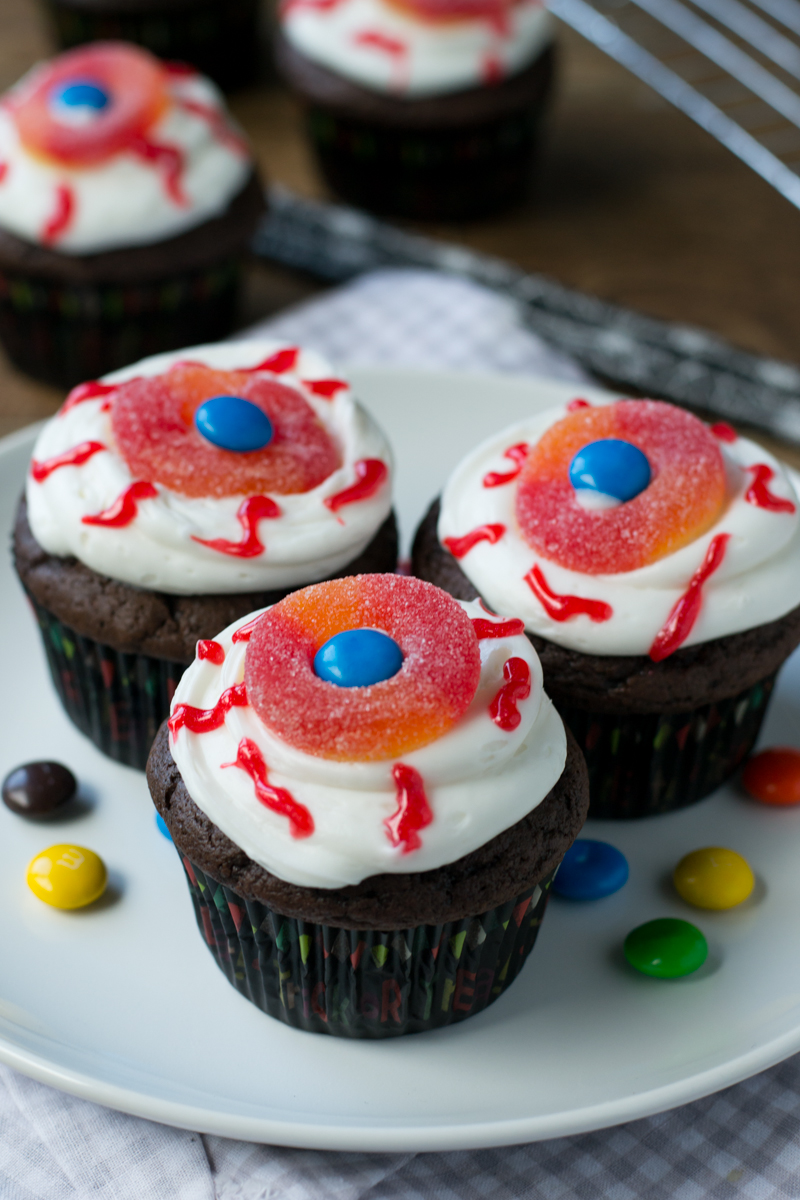 Spooky Halloween "Eyeball" Cupcakes | www.motherthyme.com