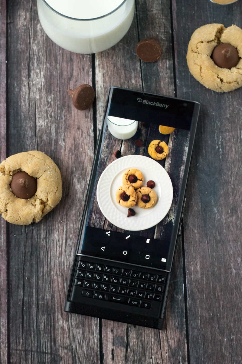 Keeping It All Together With The Blackberry Priv + Cookies!