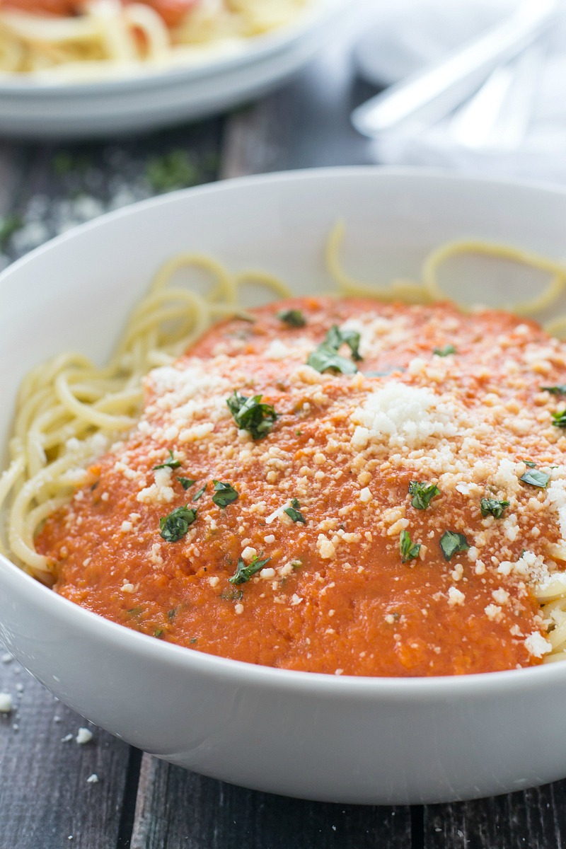 An easy and delicious recipe for Pomodoro Sauce | www.motherthyme.com