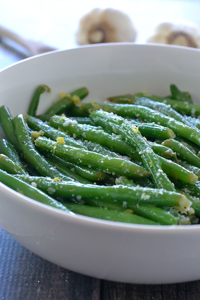 Lemon Butter Green Beans with Garlic and Parmesan | www.motherthyme.com