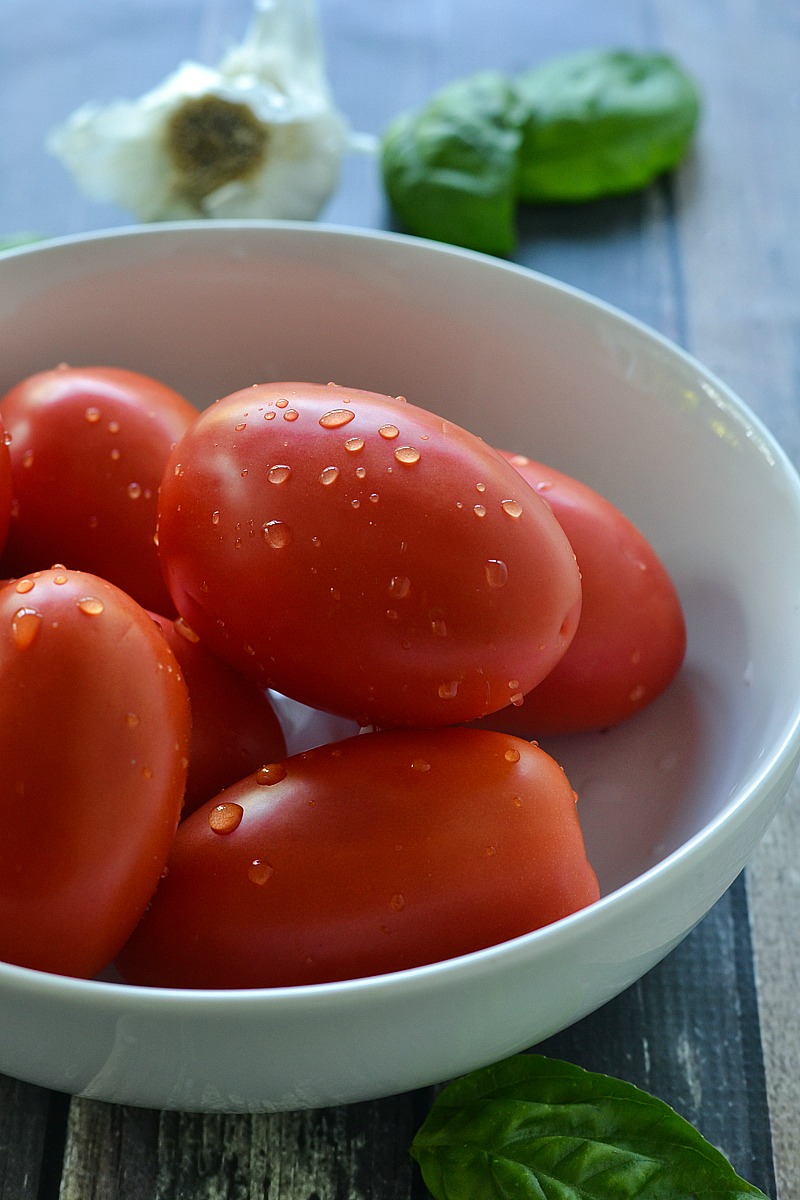Simple and fresh Tomato Bruschetta | www.motherthyme.com