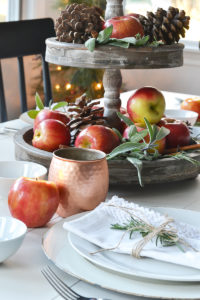 APPLE CIDER MOSCOW MULE AND HOLIDAY APPLE CENTERPIECE WITH ENVY APPLES
