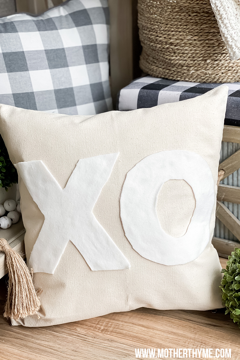 No-Sew XO Pillow – Free Pattern