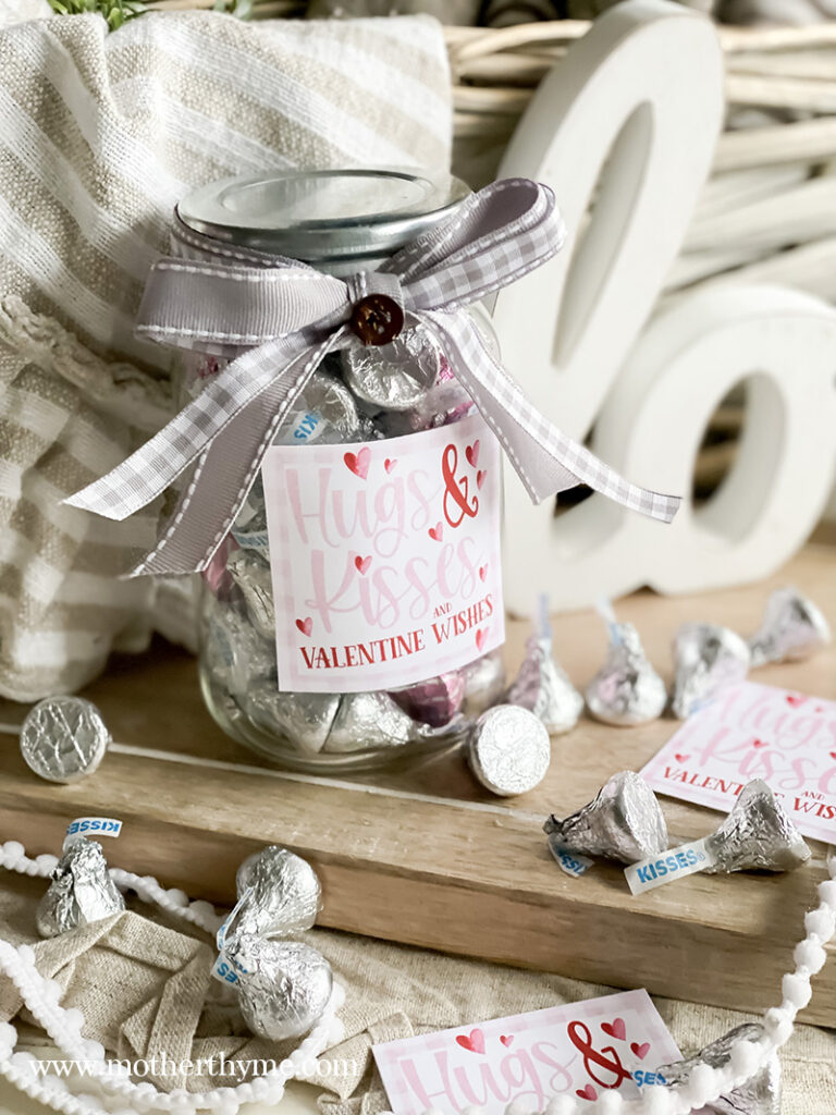 HUGS AND KISSES Valentine's Day GIFT JARS - FREE PRINTABLE GIFT TAGS