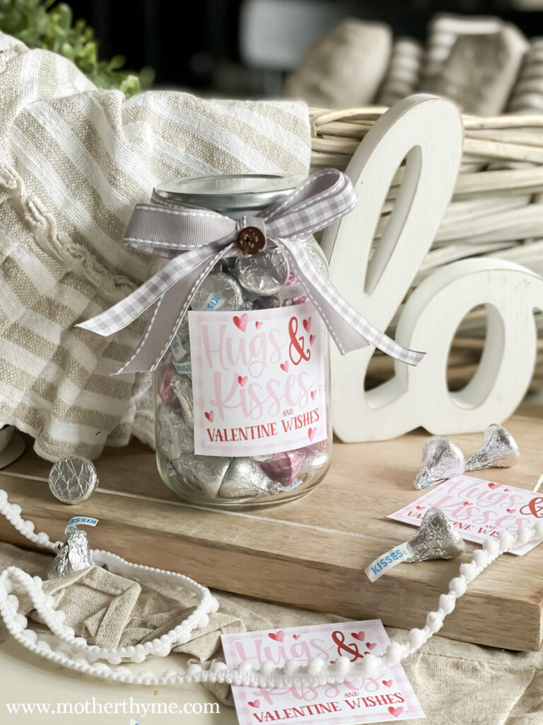 HUGS AND KISSES Valentine's Day GIFT JARS - FREE PRINTABLE GIFT TAGS
